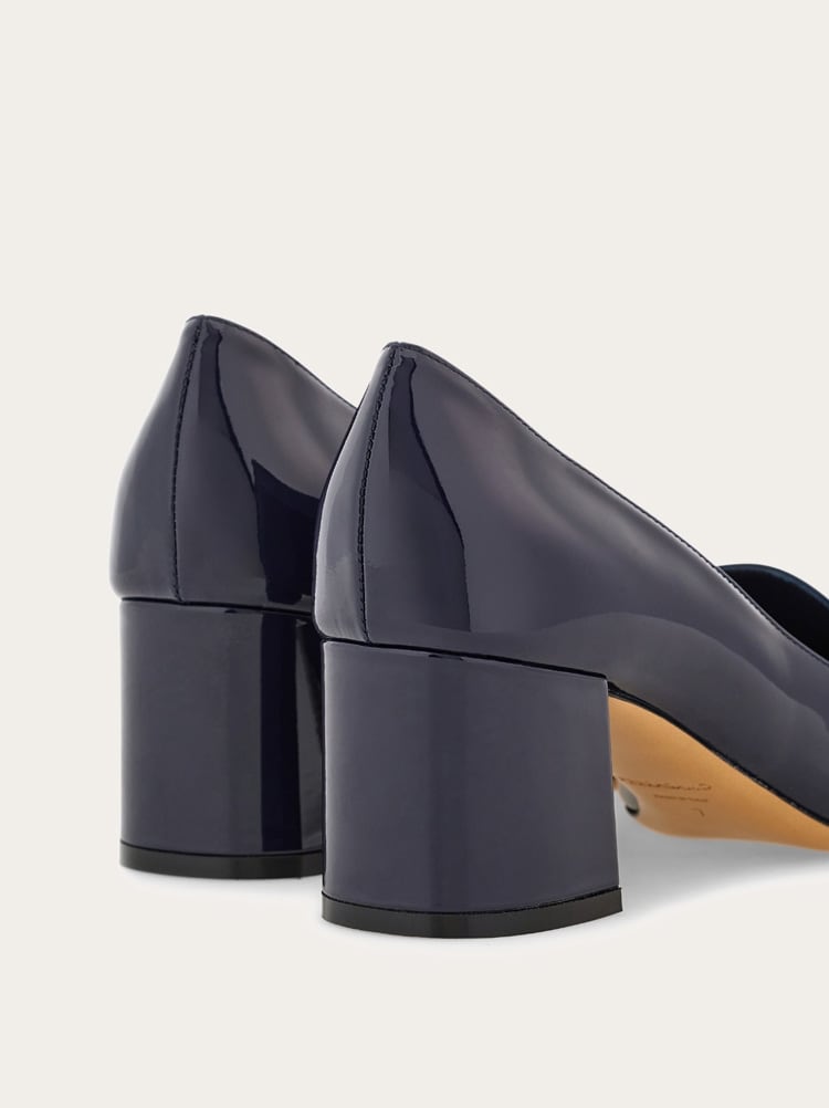 Pump with Gancini ornament - Image 6